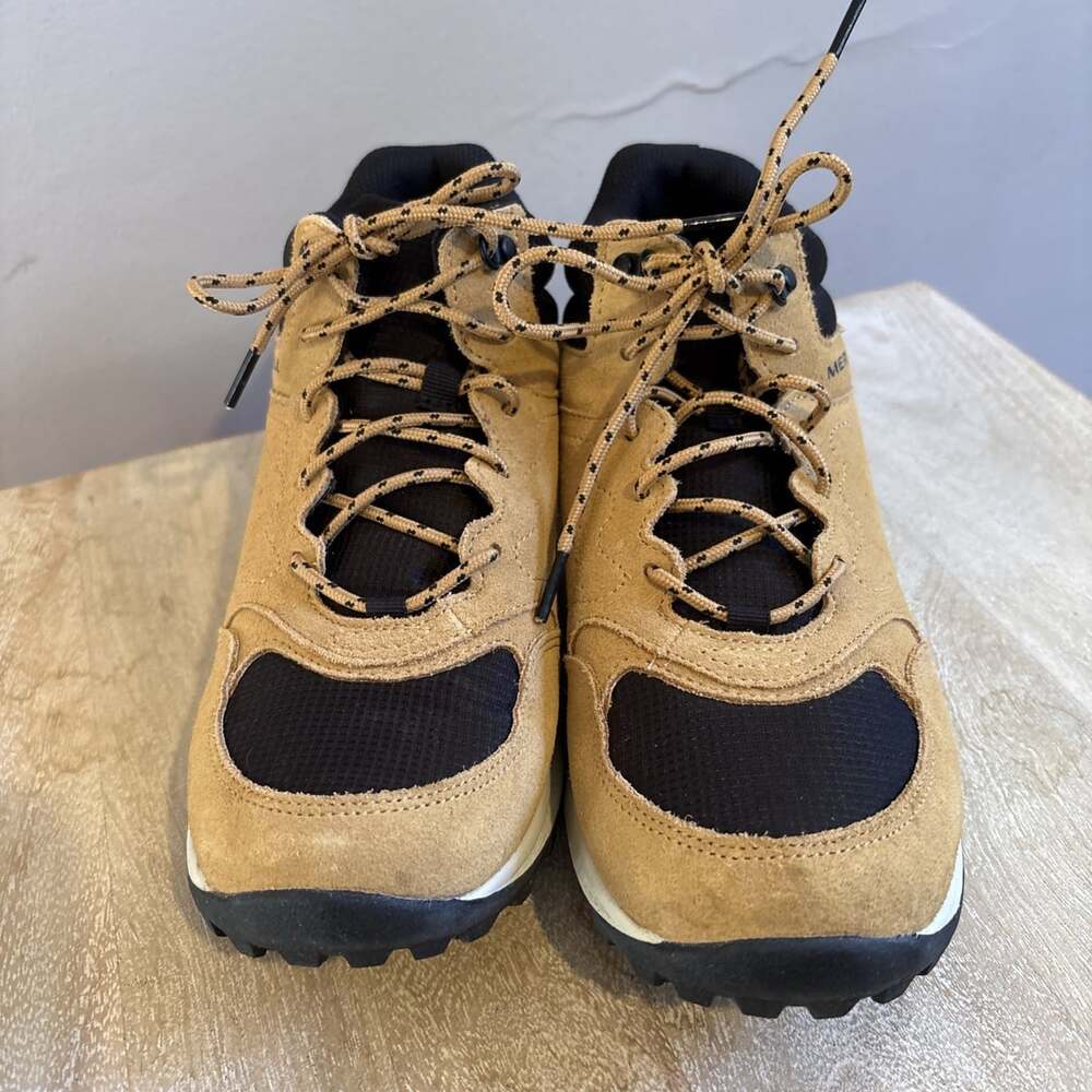 Merrell Women’s Mid Notch Hiking Boot In Wheat Size 7 NIB. Leather